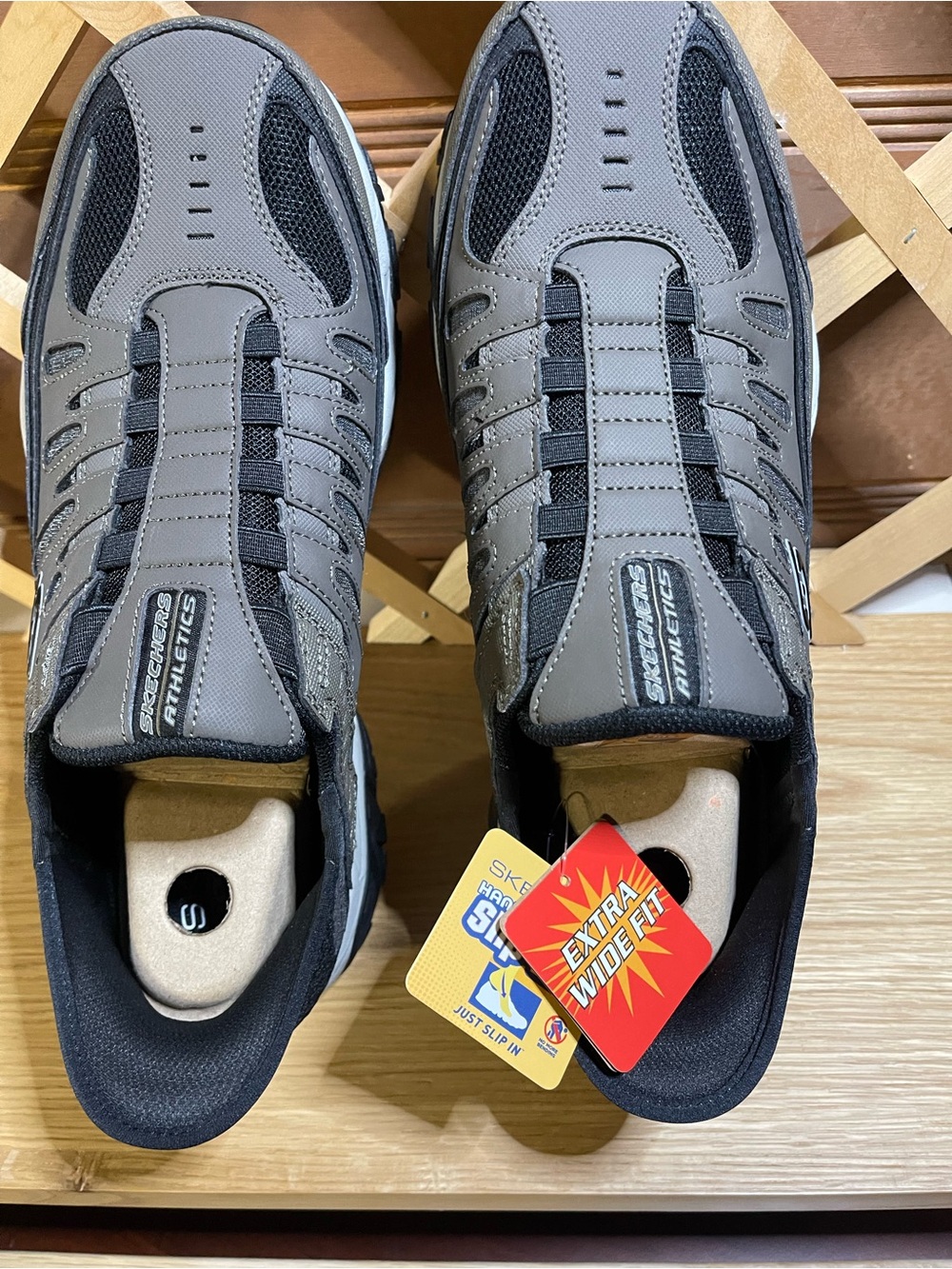 NIB Men’s Sz 12 extra wide Skechers /Athletic Slip-On Sneakers / Hands Free /BRN
